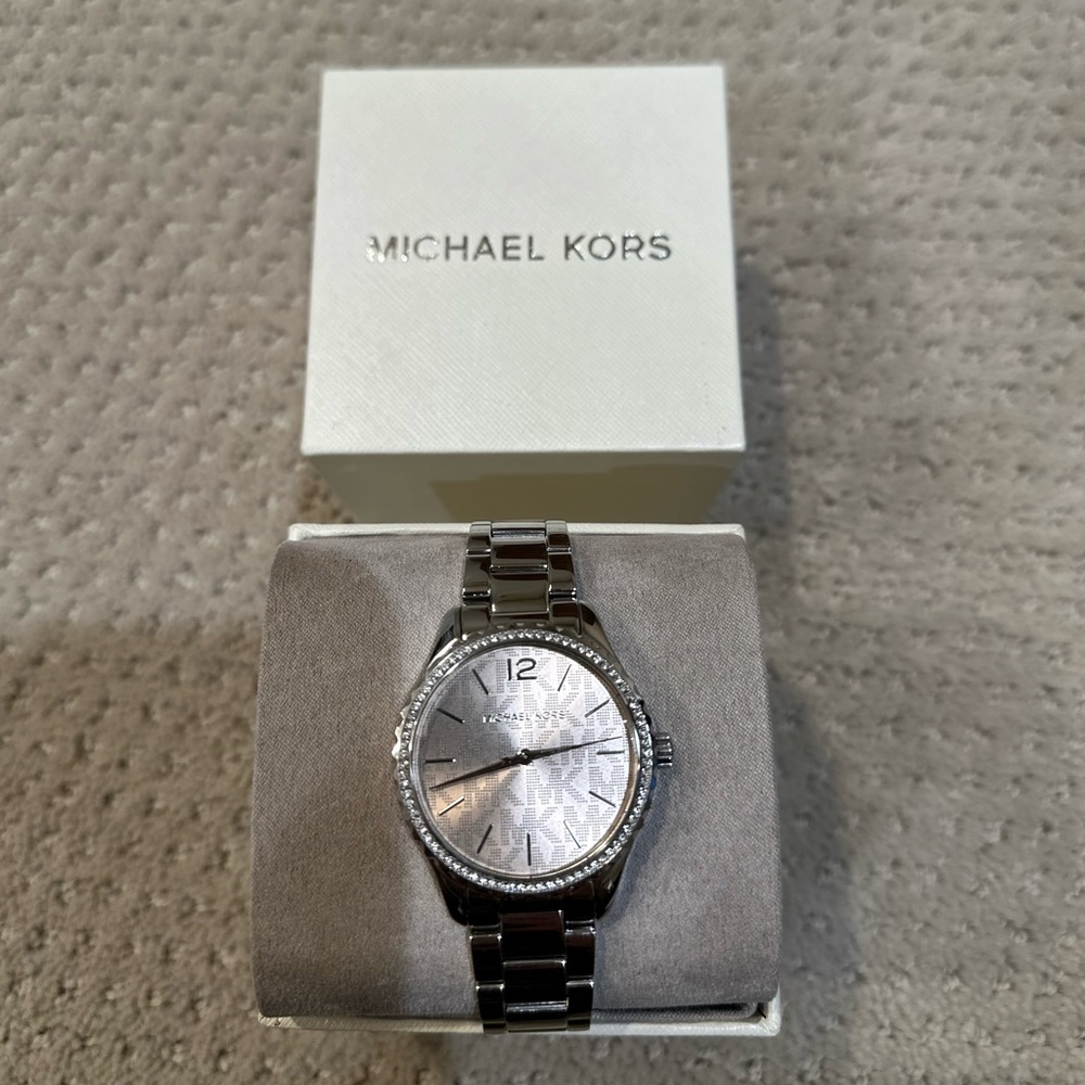 MICHAEL KORS WOMENS WATCH. NWT